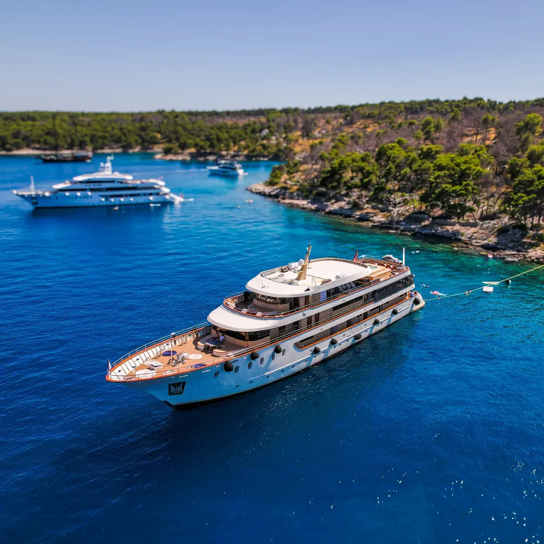 Lastavica Cruising — Betina / Hrvatska obala